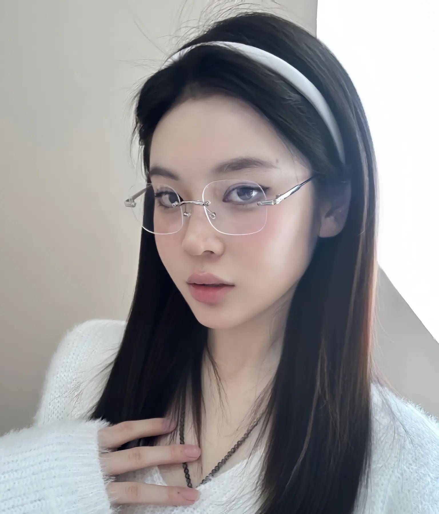 生下了儿子,不过他似乎也没有结婚的打算,不知道丁一昕能否逼婚成功呢