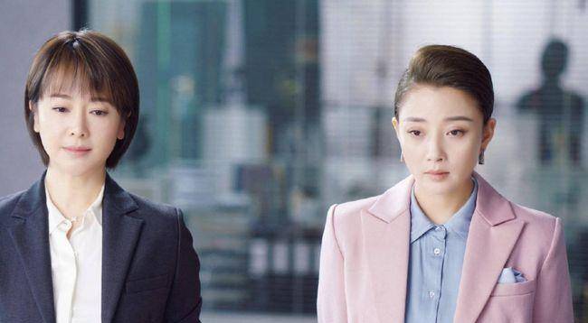 《正青春》刘敏涛殷桃穿搭攻略:懂配色,才是真的高级_职场_西装_林睿