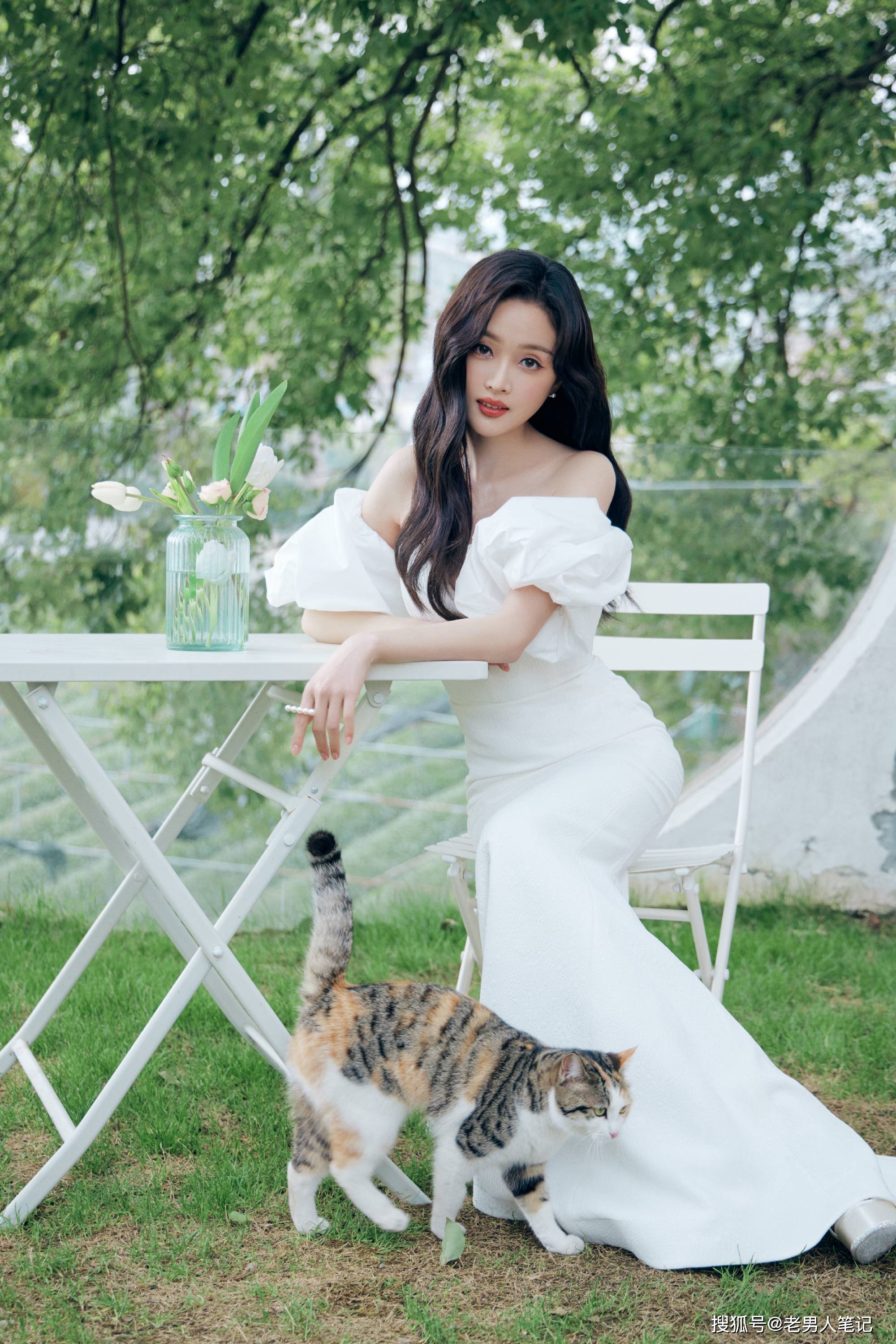 吴宣仪白色抹胸鱼尾裙造型,大气出彩眸眼含光,甜美且浪漫_魅力_时尚