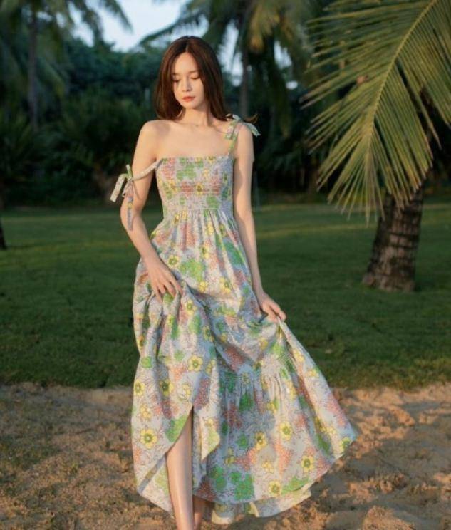 沈梦辰素颜状态不错,一身灰色套装青春活力,大长腿太吸睛了_女性_风格