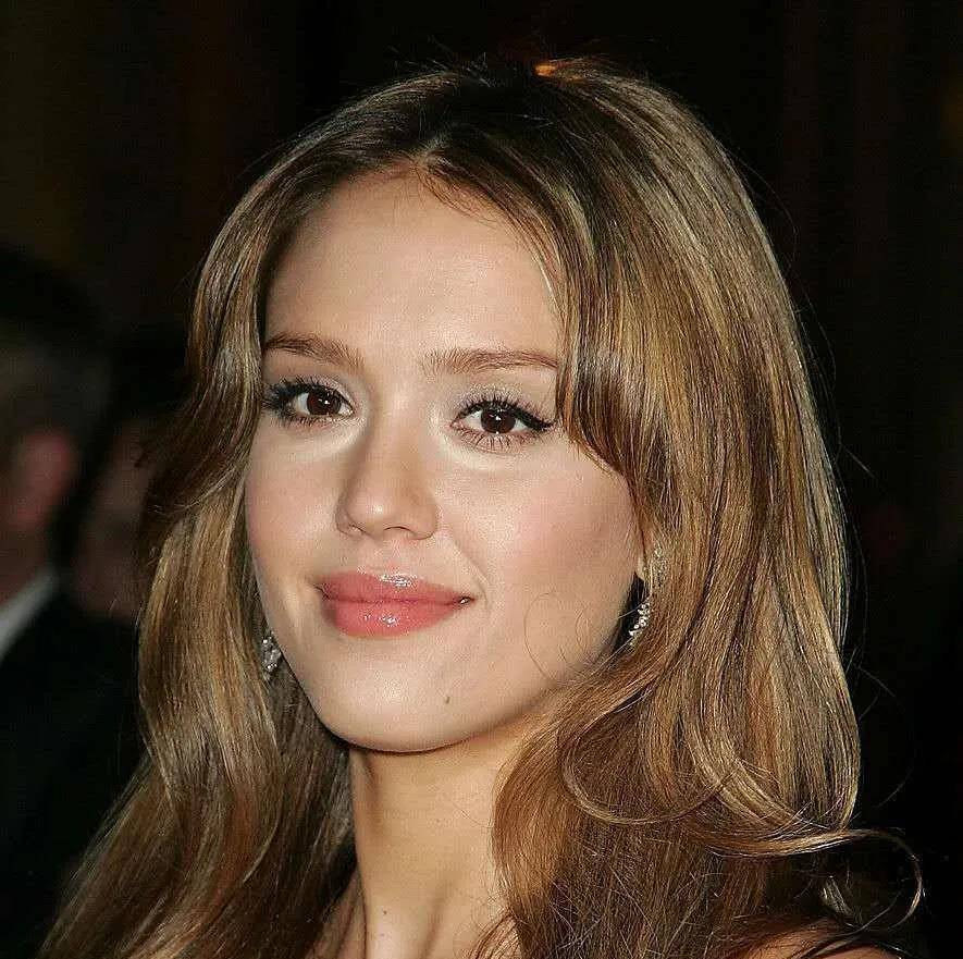 林书豪家里贴满了她!_杰西卡_阿尔巴_身材