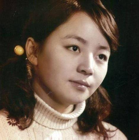 宋丹丹说杨紫不够漂亮,当看到宋丹丹年轻时照片,终于明白原因_儿女_小