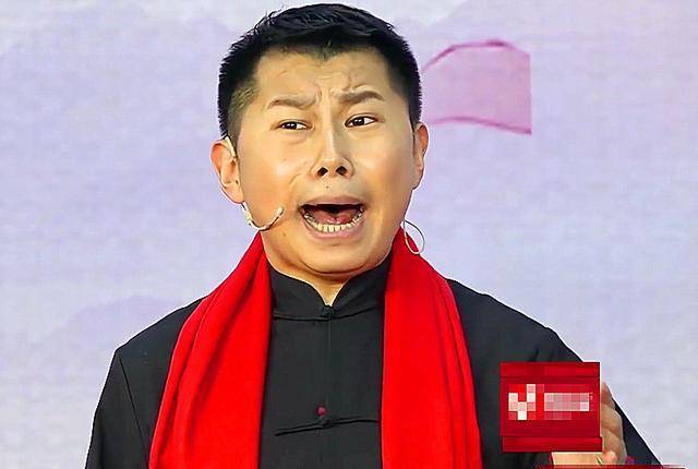其实,真正的戏精是听云轩的班主曹云金,他和何云伟都曾在德云社说相声