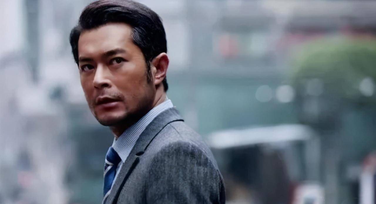 古天乐扮演的角色叫陈克,律师出身,任icac行动组总指挥,与林家栋扮演