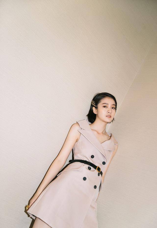 张雪迎这套好看,清爽干净,锁骨超性感!