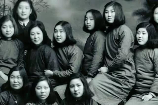 “日军”日军俘获500名女学生，为何让她们吃完烧饼就走？真相丧尽天良
