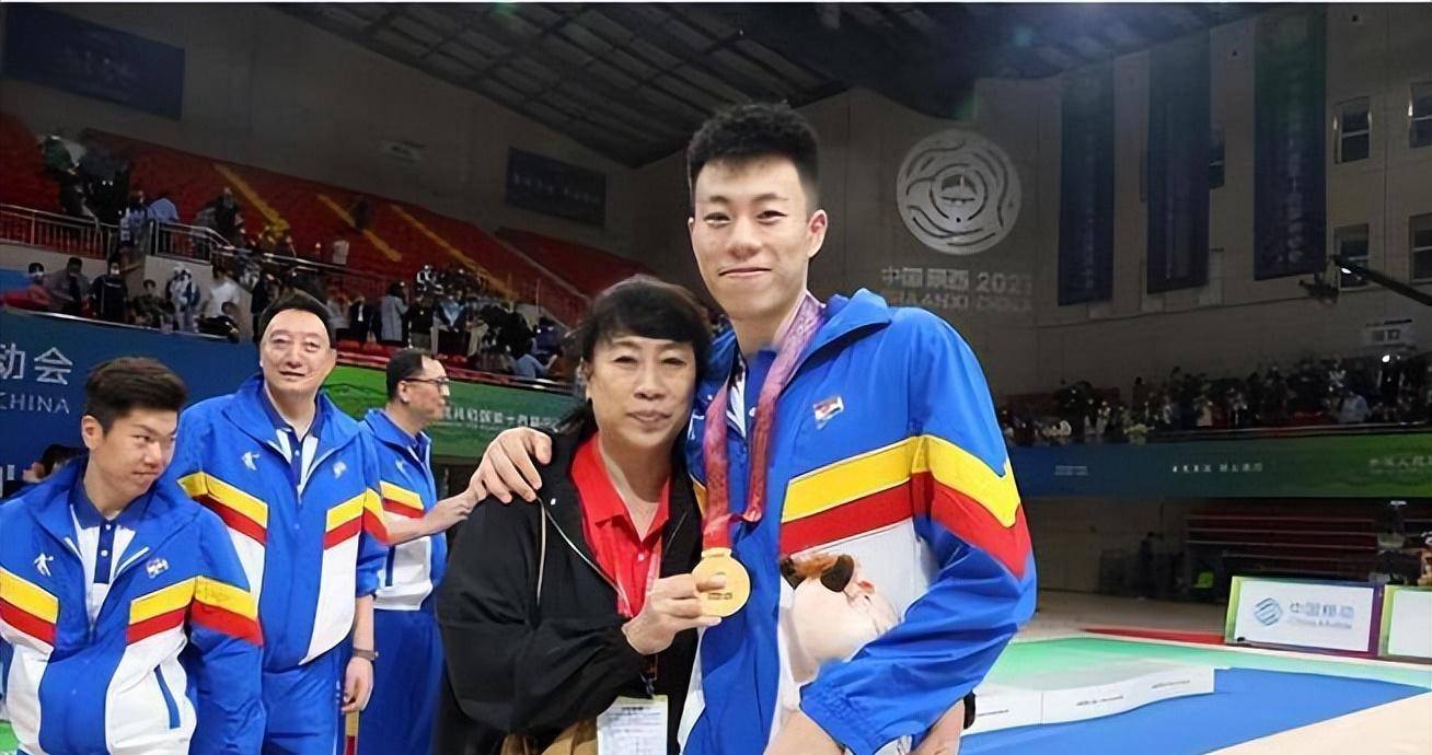 接任姚明,王芳提拔赴任,新职务曝光,张镇麟李月汝现身助威_中国女篮