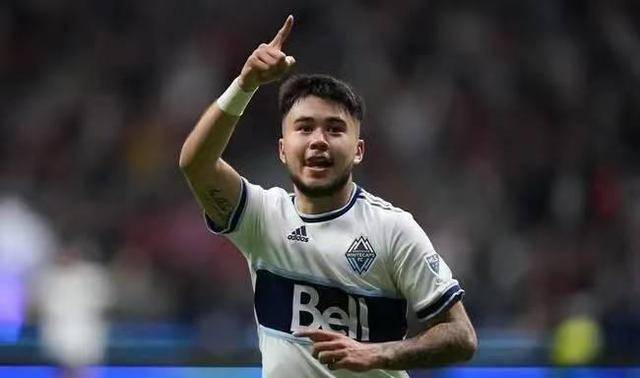 或许大家都是知道目前效力于荷甲阿贾克斯的华裔中场天乐,但是杨瑞安