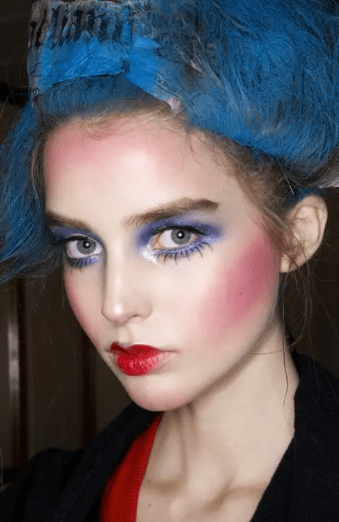 现在女生化妆很浓,不自然看看40年前胡梦茵的妆容,直呼高级美!