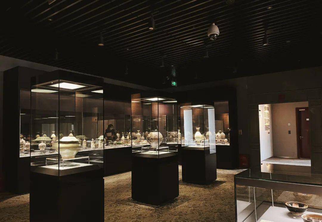 上海观复博物馆的展馆主题和北京基本不重复,分瓷器馆,东西馆,金器馆