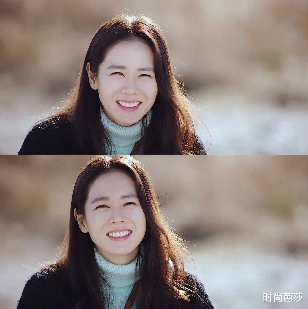 孙艺珍的招牌笑颜在她和玄彬主演的韩剧《爱的迫降》中也是如阳光般
