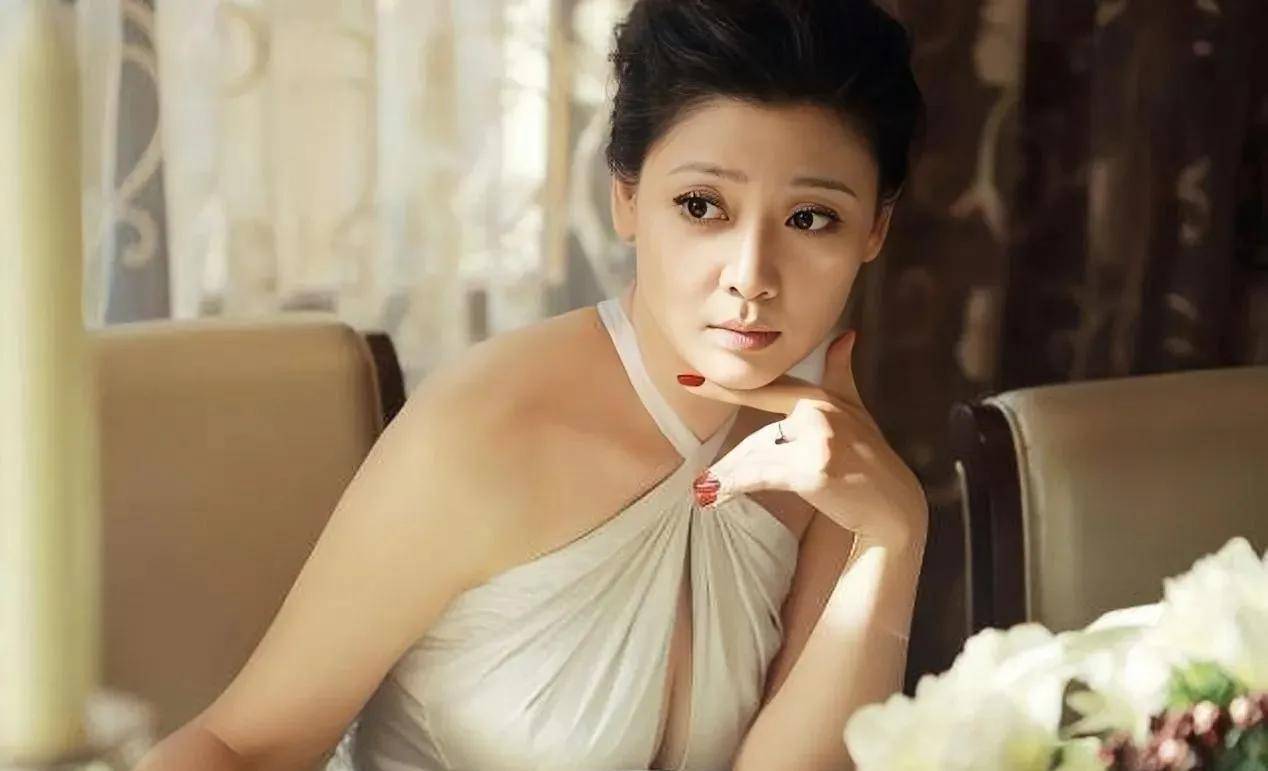 演员潘洁年轻时也和王志文有过一段感情.