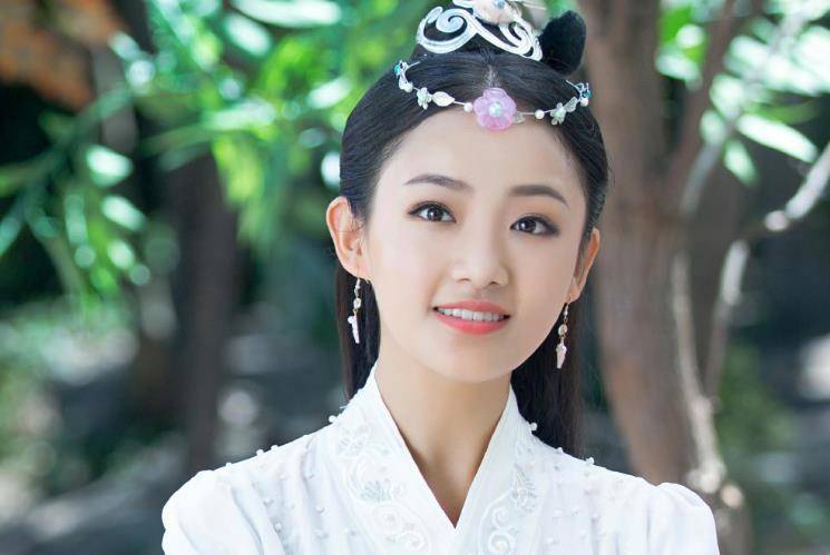 这部剧还是很不错的,湖南台选了一个好剧,蒋依依搭档吴佳怡,还有魏巍