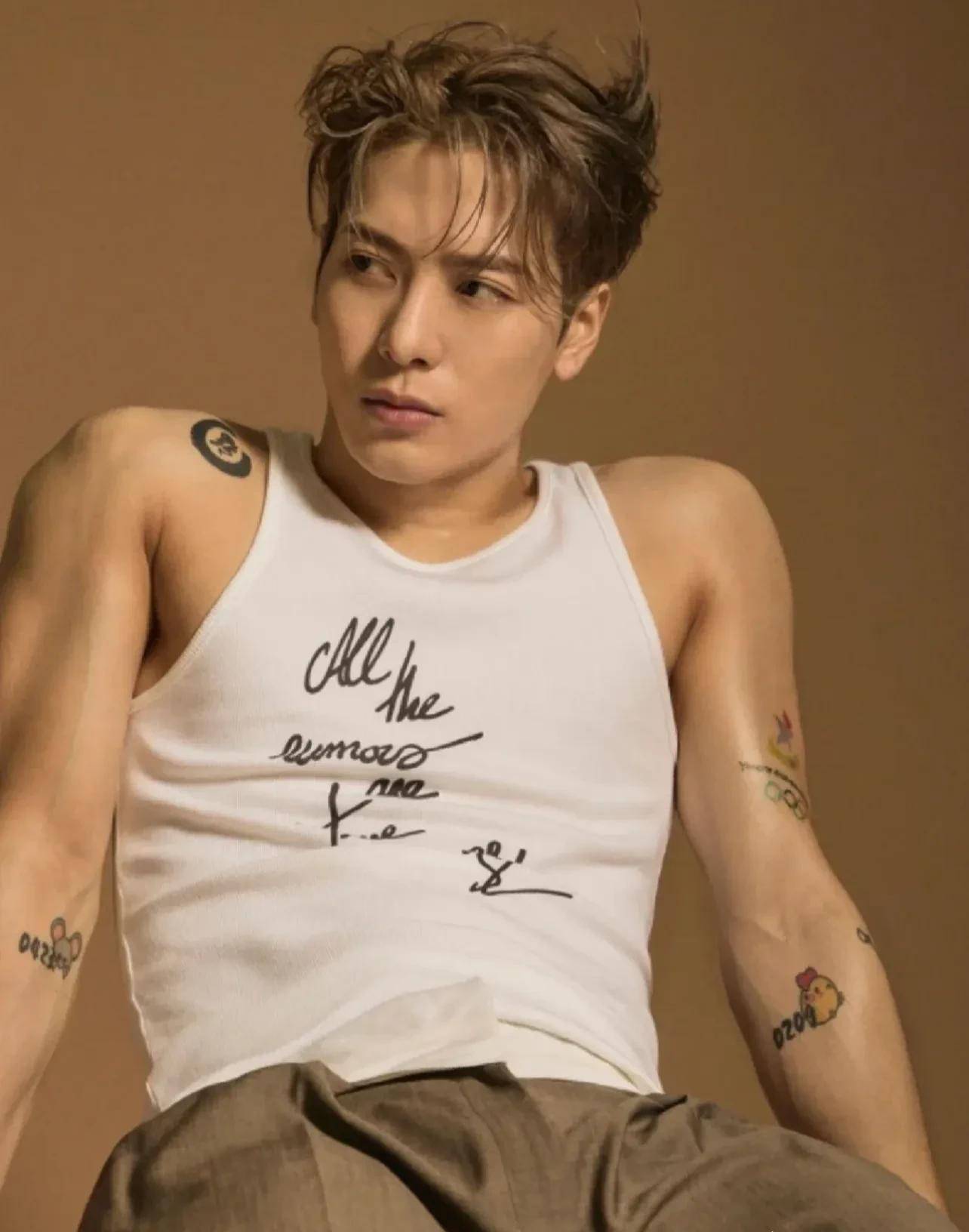 顶流男明星王嘉尔 夜店当起mc 炸翻全场 各种亲密照曝光_上海_派对