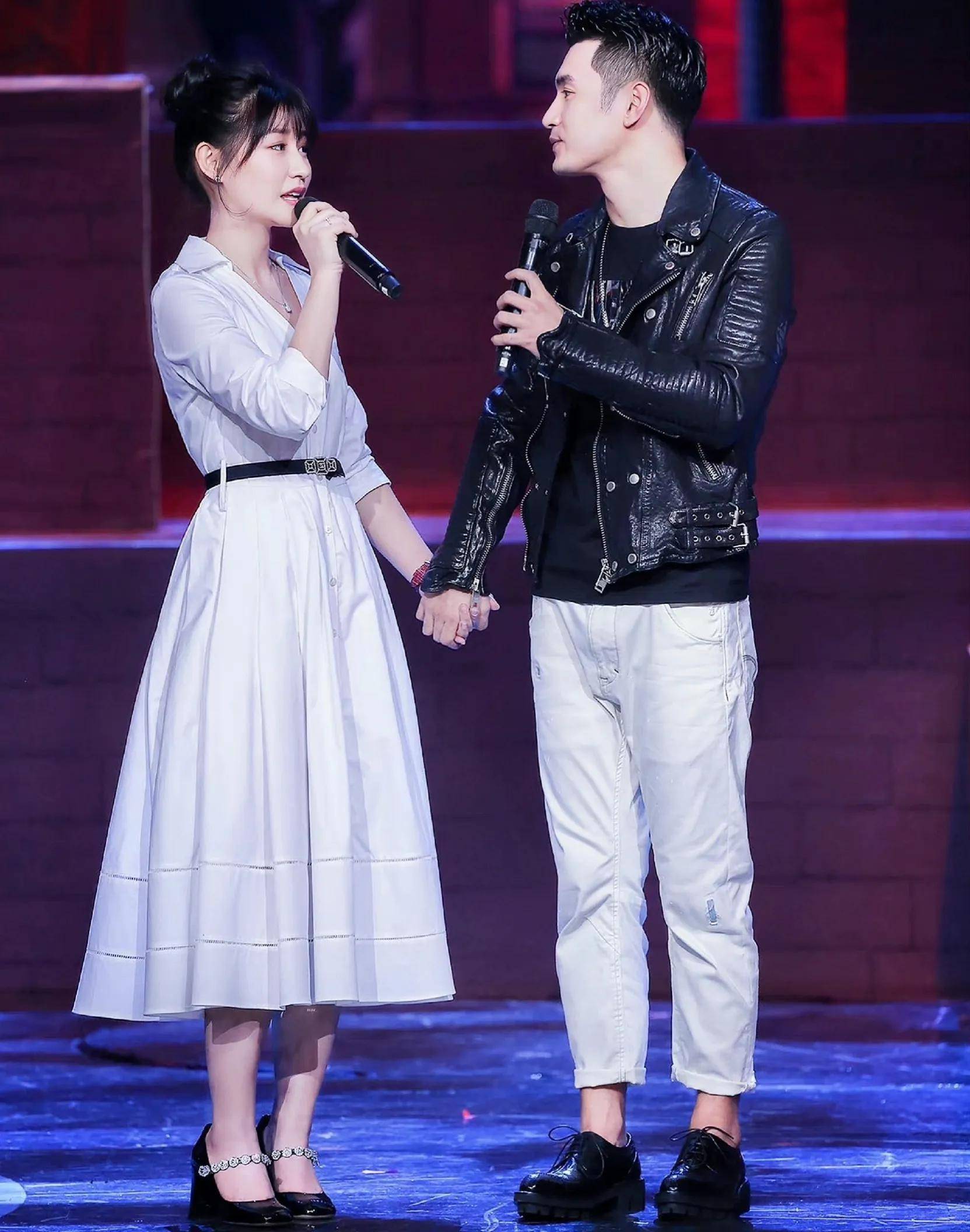 喜剧演员文松成名后娶了自己美女搭档刘美钰,先结婚后培养感情_文松一