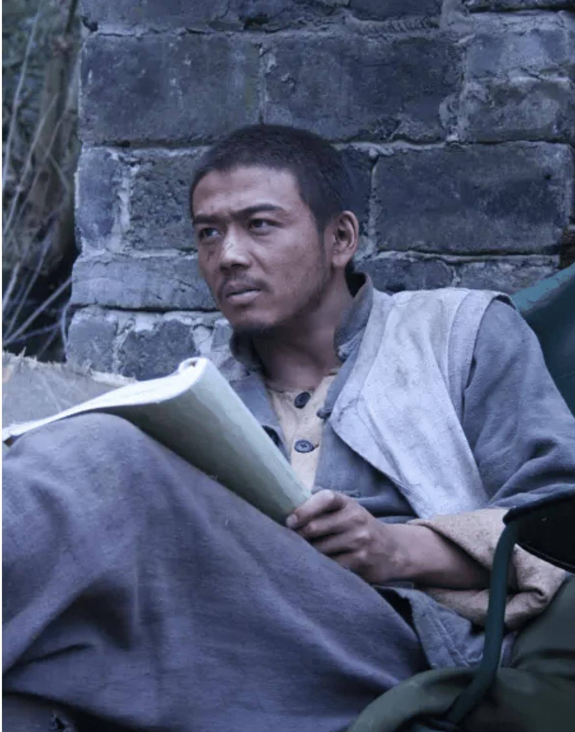 凭借"四道风"这个角色,杨烁终于有了一些名气,而且收获了爱情.