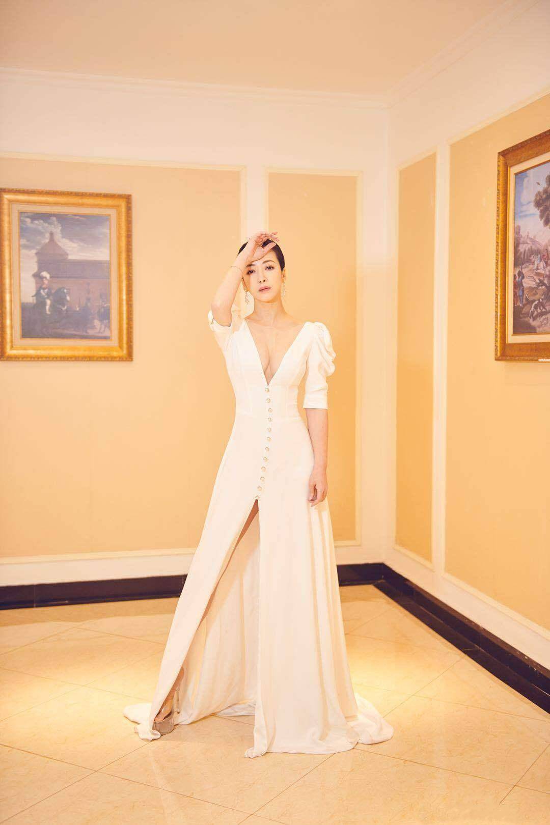 陈紫函这个女人太"妖"了,"时尚"挑战抹身材长裙,直视时太勾人_的设计