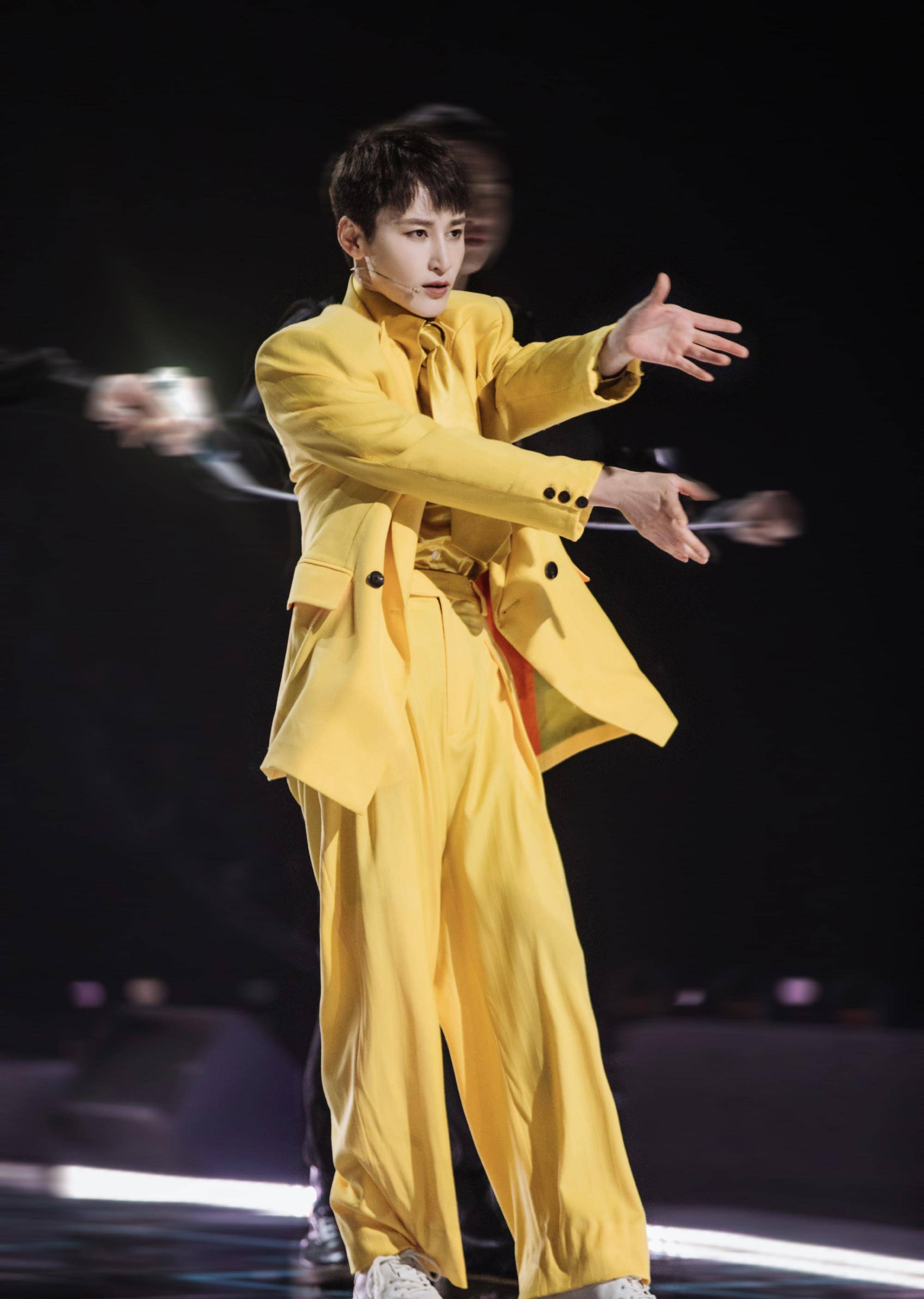 一山不容二虎,浪姐2上双节棍惊艳依旧输给张馨予,坐地铁无人识_蒋璐霞