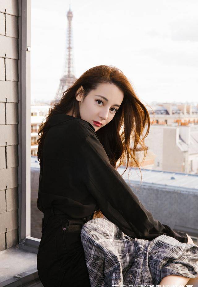 迪丽热巴加盟《极限挑战》不磨练演技却热衷综艺,上升期流量大忌