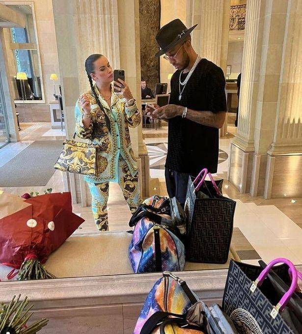 奥巴梅扬遭遇持枪入室抢劫 被歹徒绑架挨铁棍殴打_巴萨_妻子_加蓬