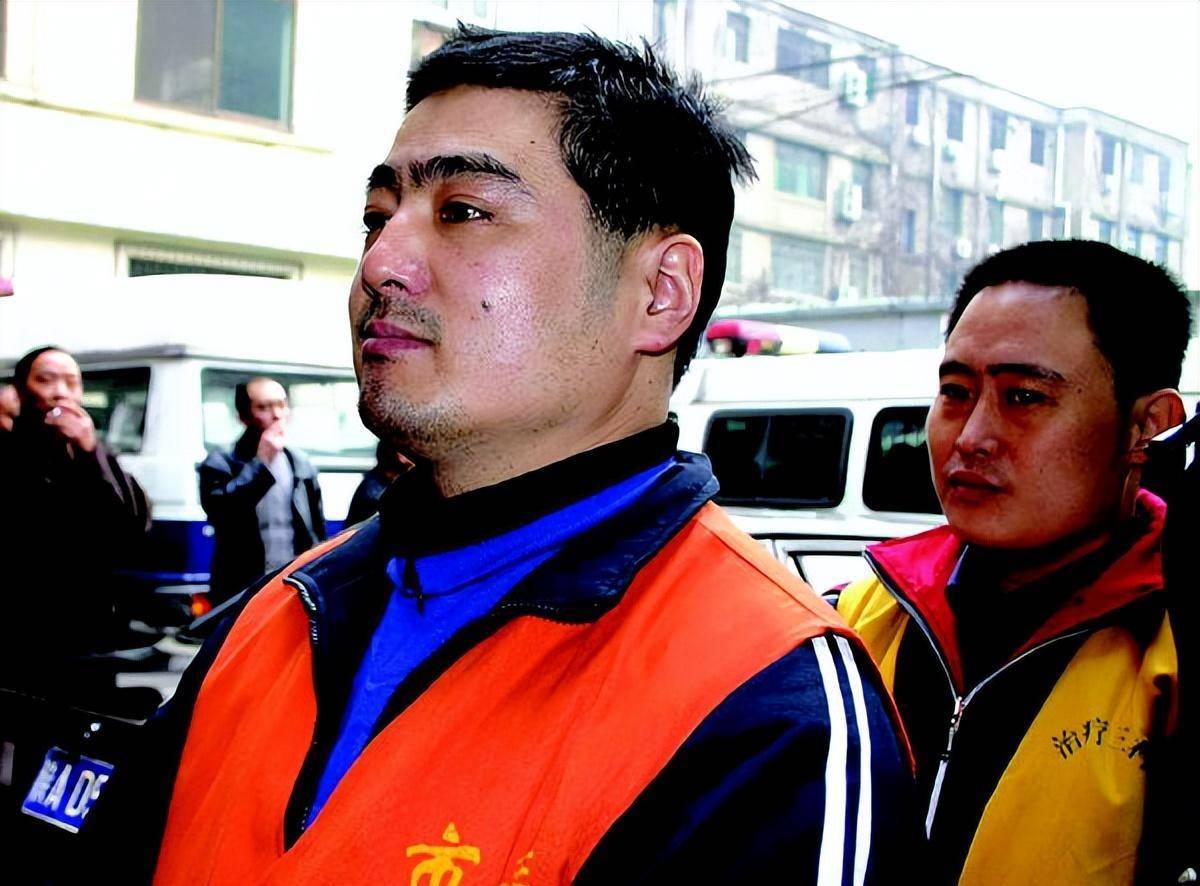 2004年,西安小伙彩票抽中宝马,反被告造假,最后结局如何_刘亮_体彩