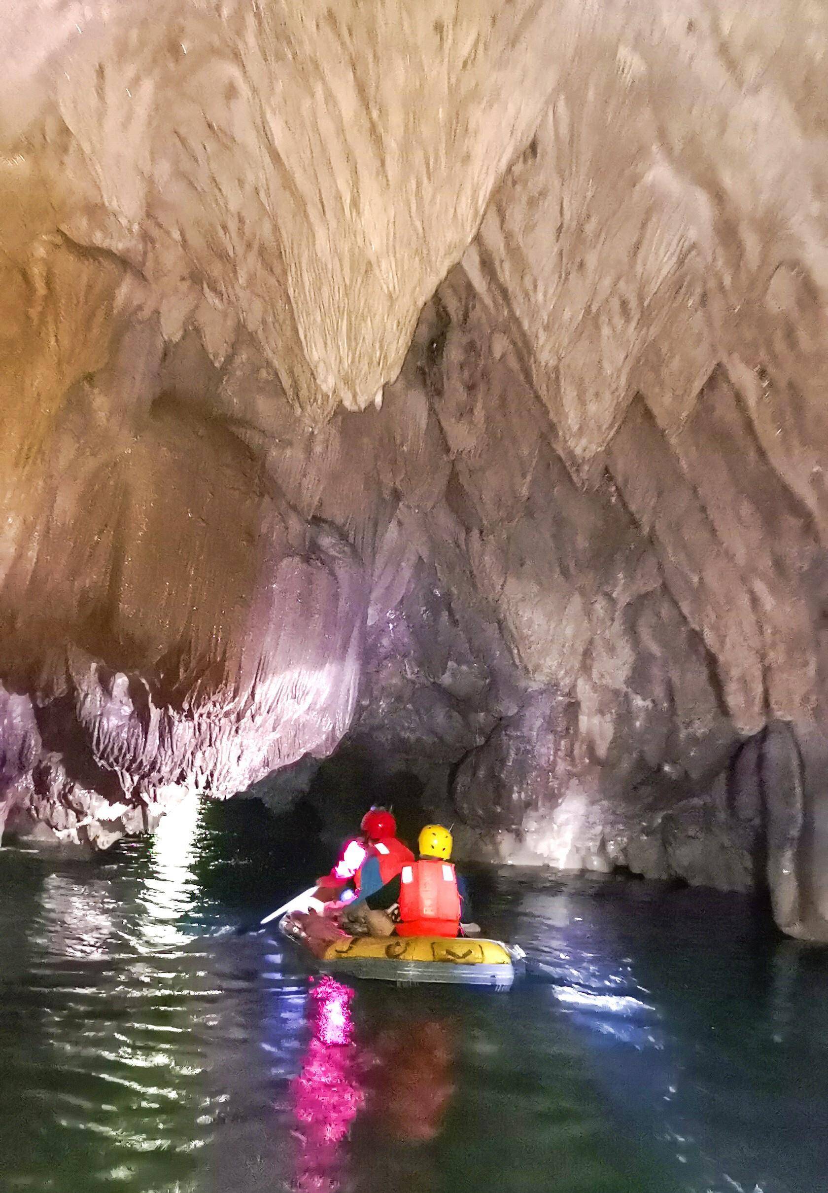 古龙山大峡谷漂流,看"三峡三洞三暗河"连通的奇异风光_溶洞_瀑布景观