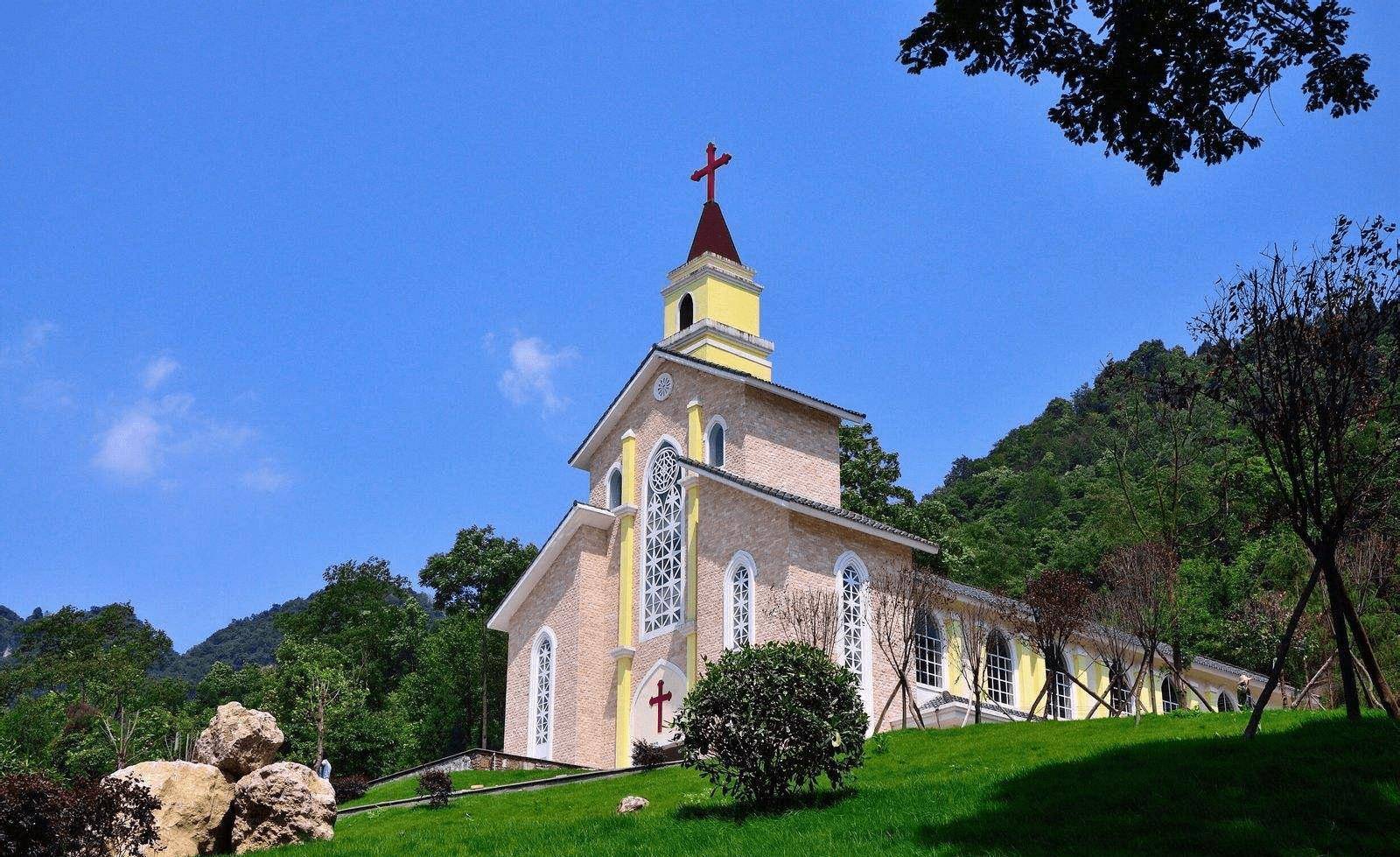 还有座隐藏的法式小镇,风景独特_地方_白鹿镇_教堂