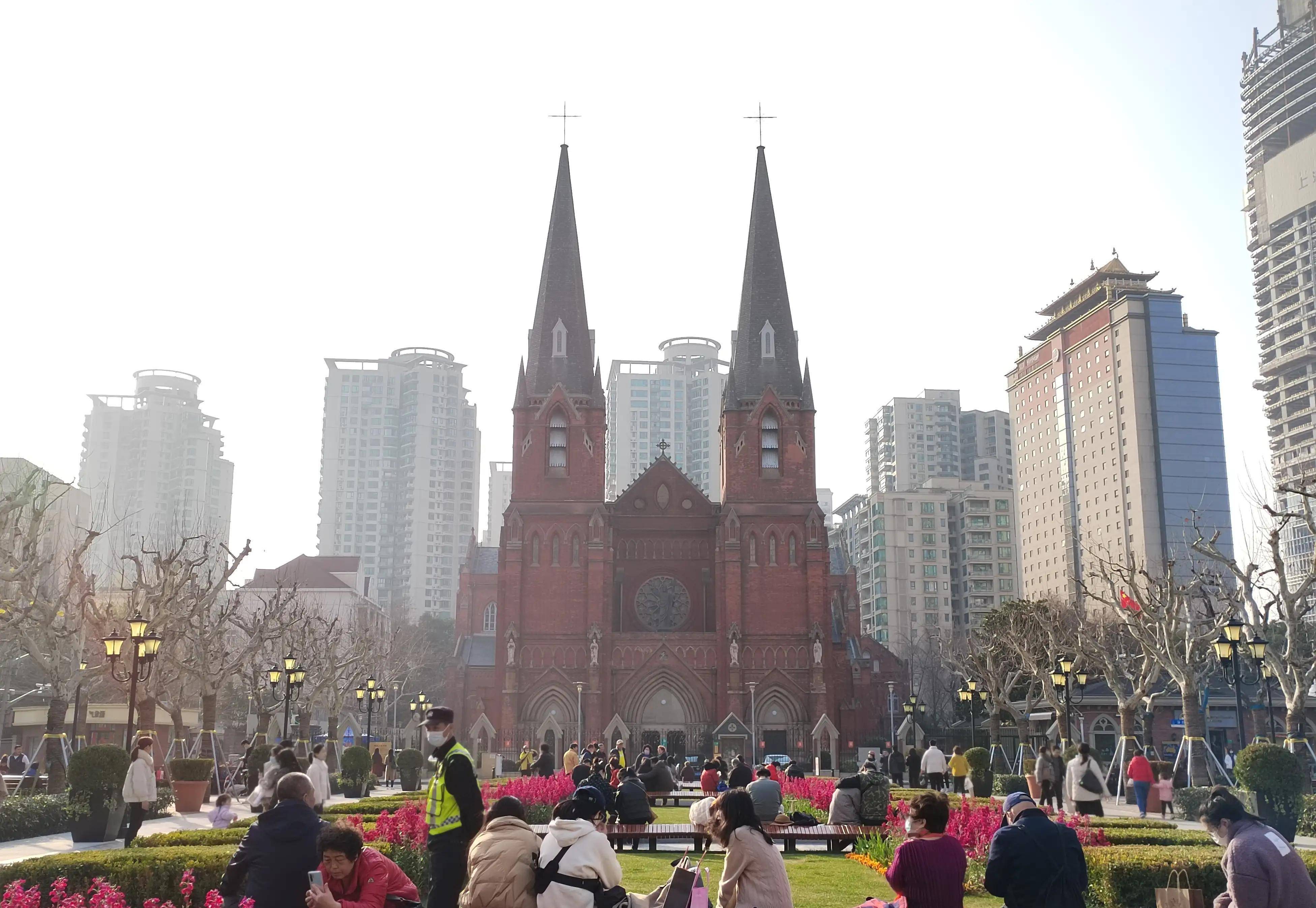 这个景点简称天主堂,建议并入4a级景区徐家汇源一并参观,拥有历史景观