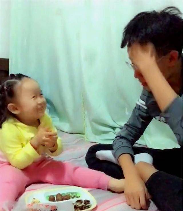 越早知道越好（妹妹假装怀孕整蛊哥哥）妹妹要生孩子 第3张