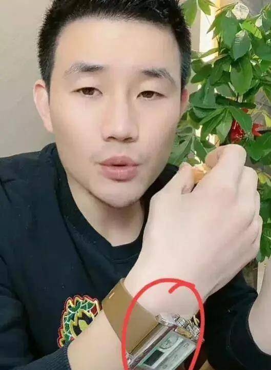 嘎子无耻！跟吴京和张一山蹭完，2万小时卖299，跟张一山的联系就不管了
