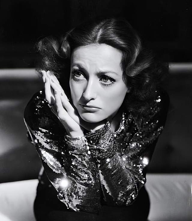 琼·克劳馥:四段婚姻,没有自己孩子,死后遗产被两个养女瓜分!_图片_电