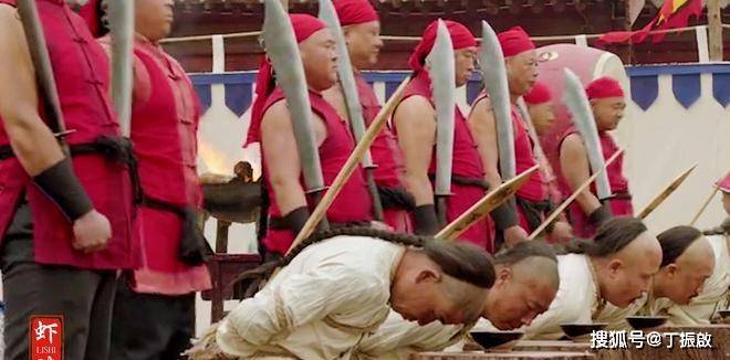 为何古代刽子手身穿红色衣服?