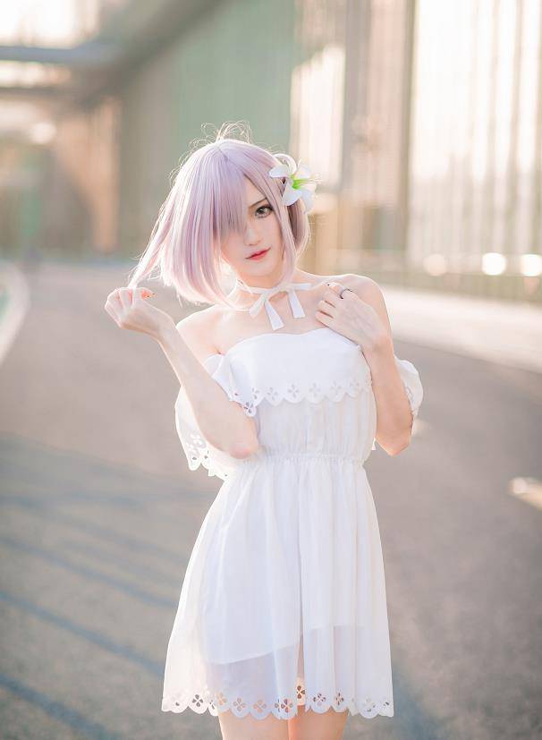 腐团儿也算咱们电竞圈的人,不过玩游戏技术很菜,之