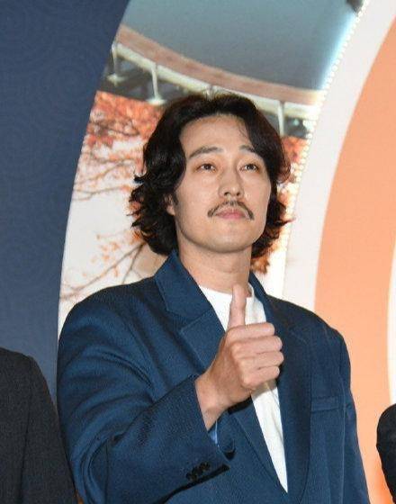 42岁苏志燮男神变胡渣大叔,恋小17岁女主持,养离去朋友父母9年_朴龙河