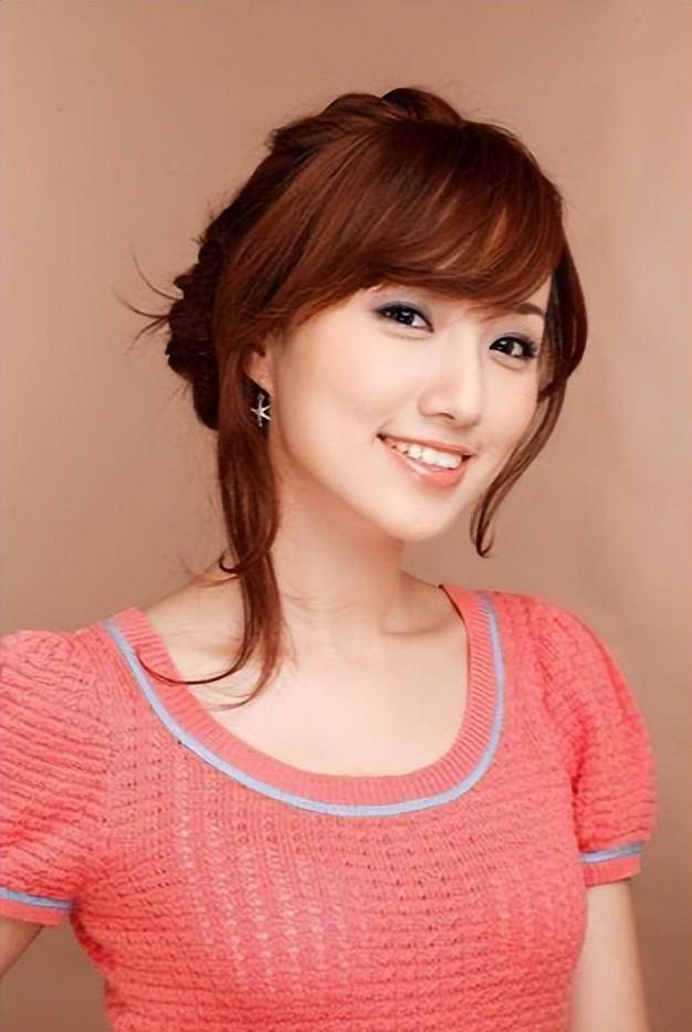 上海台主播阚晓君:一档节目做14年,26岁娶同行佘雅静