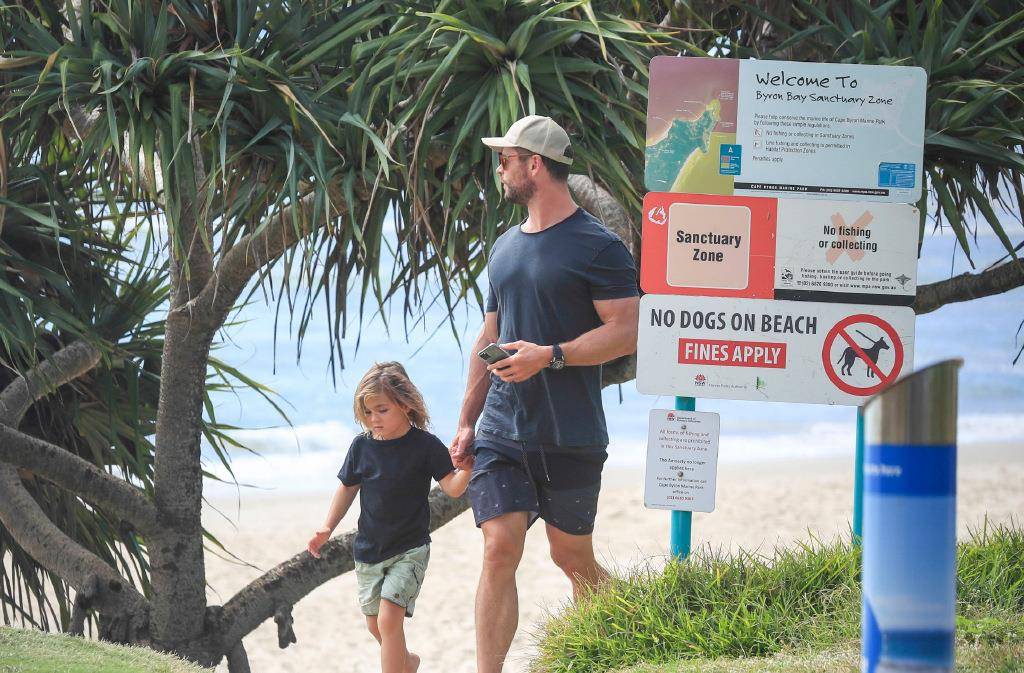 37岁「锤哥」现身街头!