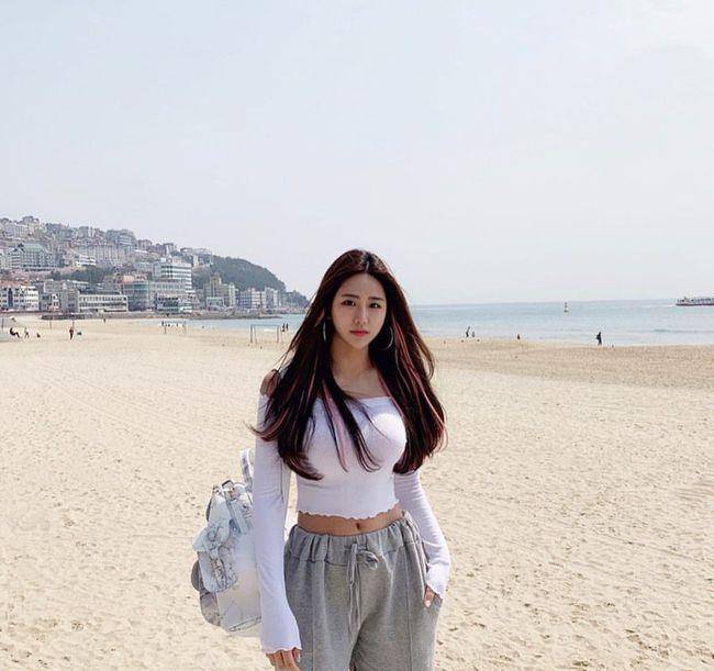 也正是因为她对健身的热爱,让崔伊琳在网络上收获了一大批的粉丝,毕竟