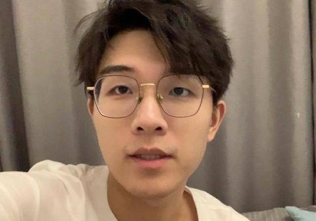 相比与丁辉,王骁和刘煜成在学历与经验方面就已经远