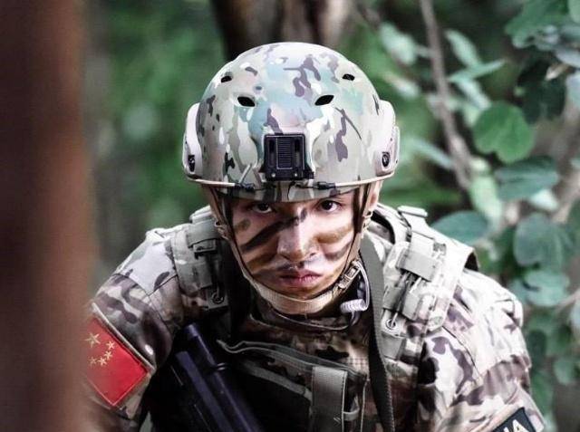 看到此处,大家对于金瀚的情商真的是很着急,希望他能和剧中严志诚学习