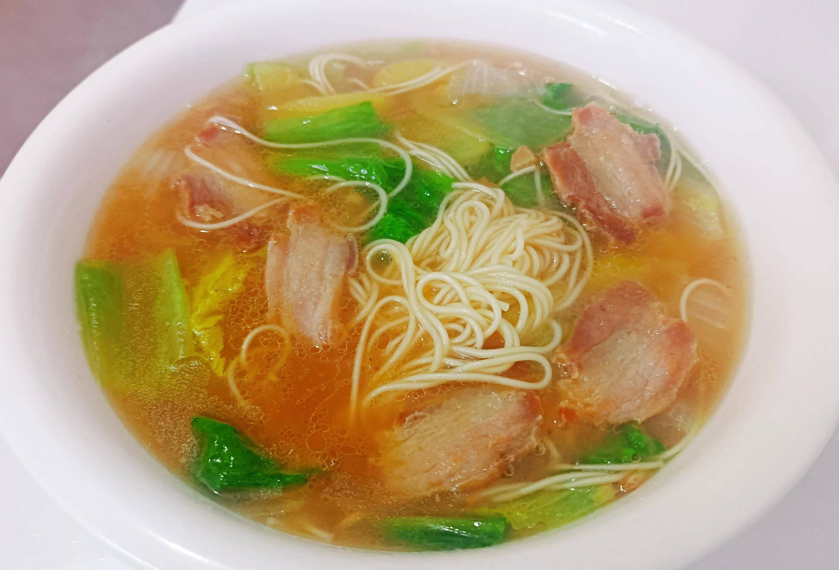 腊肉煮挂面,鲜香可口,让你流连忘返,一次吃不够!_培根_味道_土豆