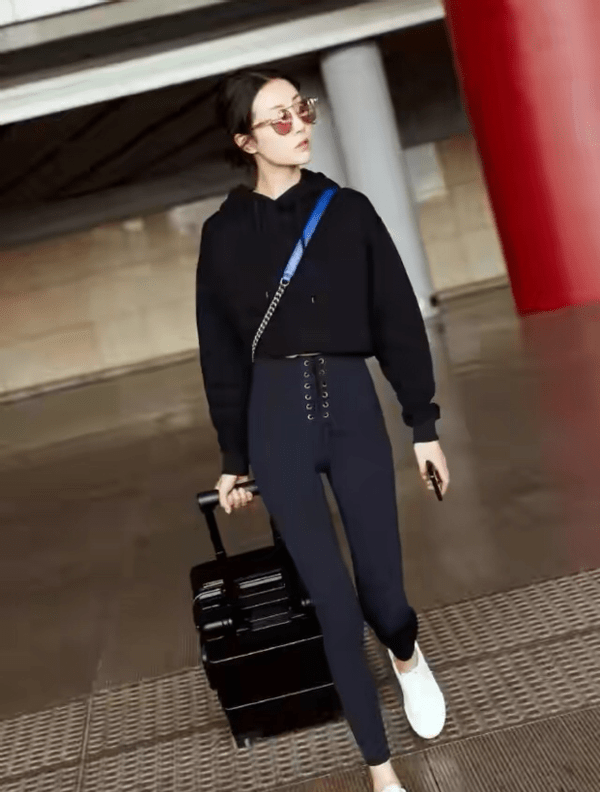 为什么女明星都爱穿"无痕裤",真的时髦吗?还是适合最新的