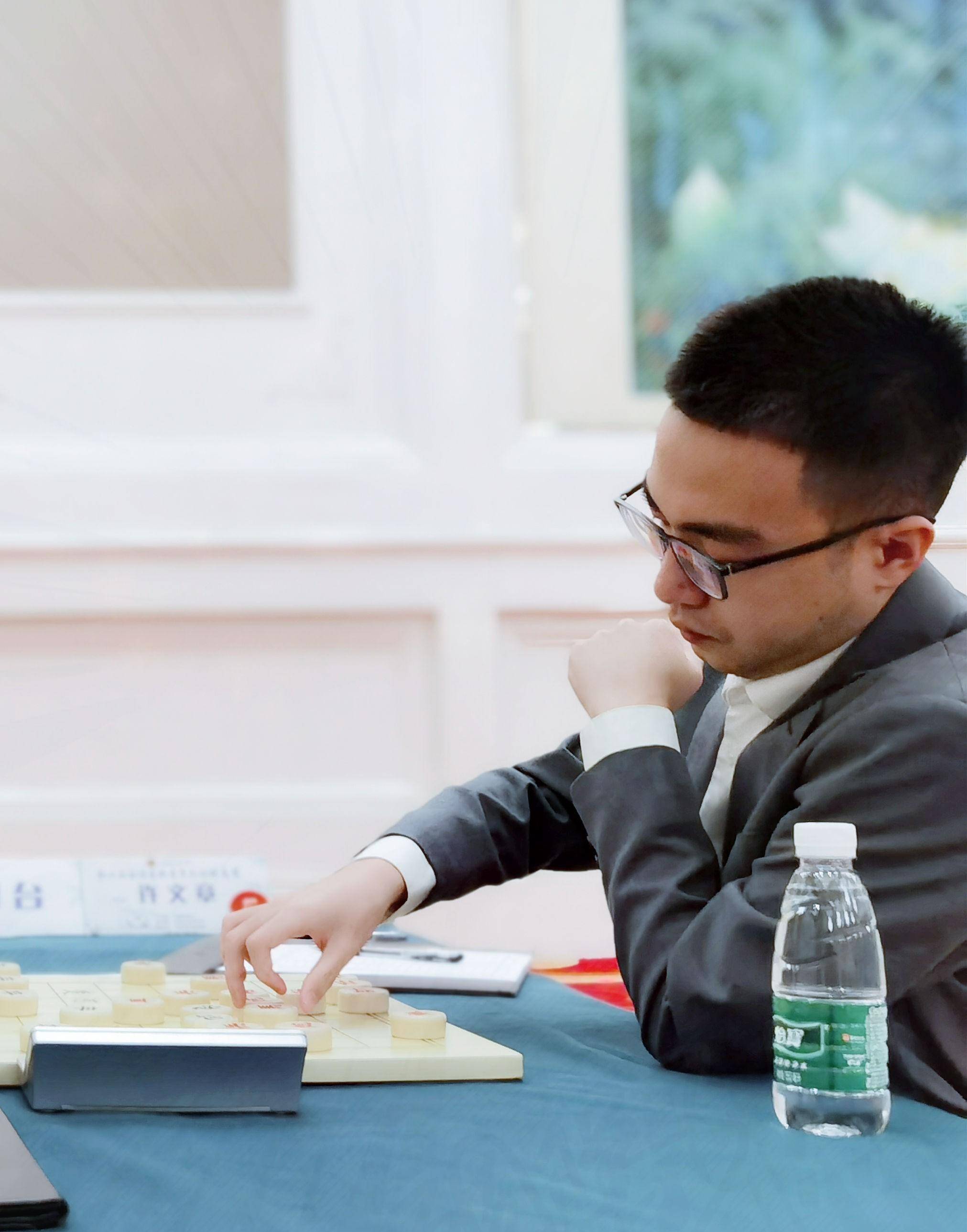 要地,红方抓住机会扑马边陲,卧槽马攻击,挥炮打车加入,孙昕昊连环猛攻