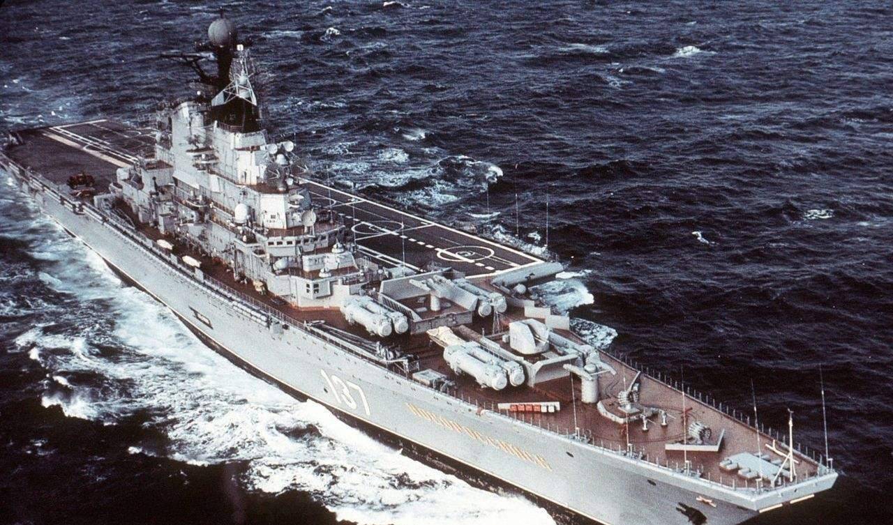 苏联明斯克号航母图片