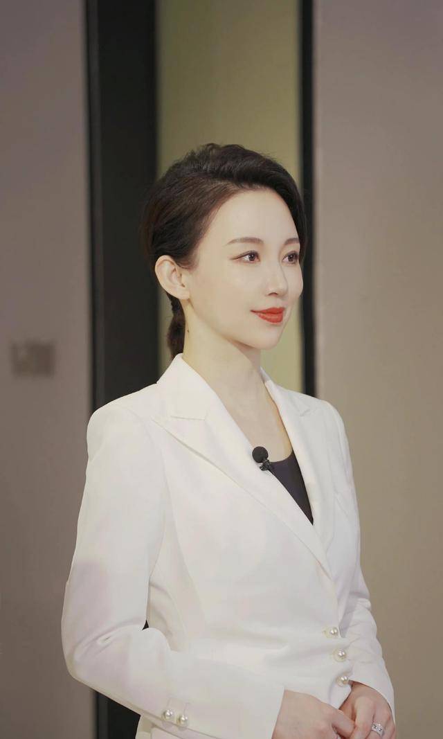 潘晓婷最新写真曝光,冷季女神果然名不虚传,粉丝直呼她太美了!