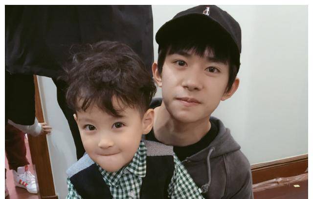 有种"神颜"叫董泽宸,被千玺捧在手心不算啥,近照撞脸王俊凯_易烊_网友