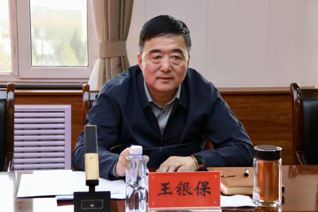 交流会上,乌拉特后旗旗委书记王银保指出,乌拉特后