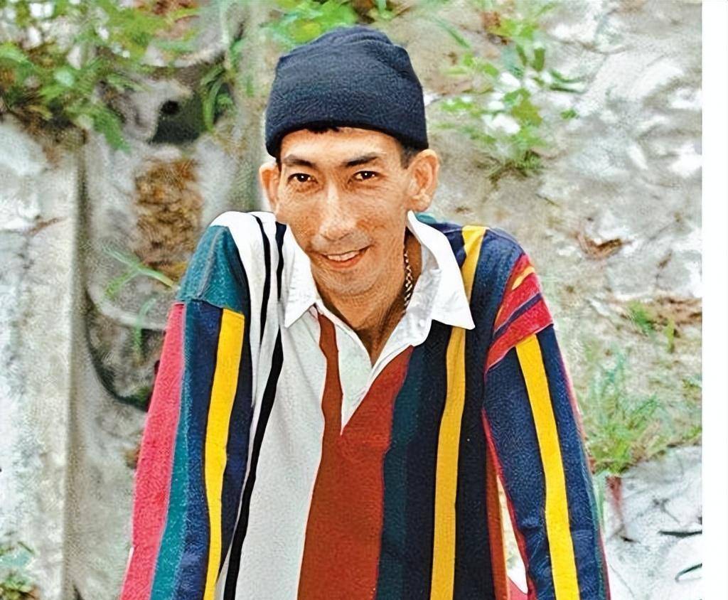 车保罗现身饭局,胡子花白穿衣朴素,吃地摊烧烤接地气_网友_视频_香港