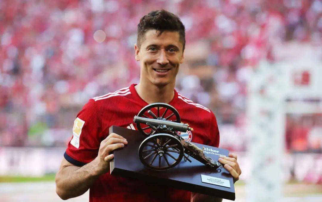 2023世界杯十大球星巡礼之-莱万多夫斯基,世界欠他一座金球奖_拜仁