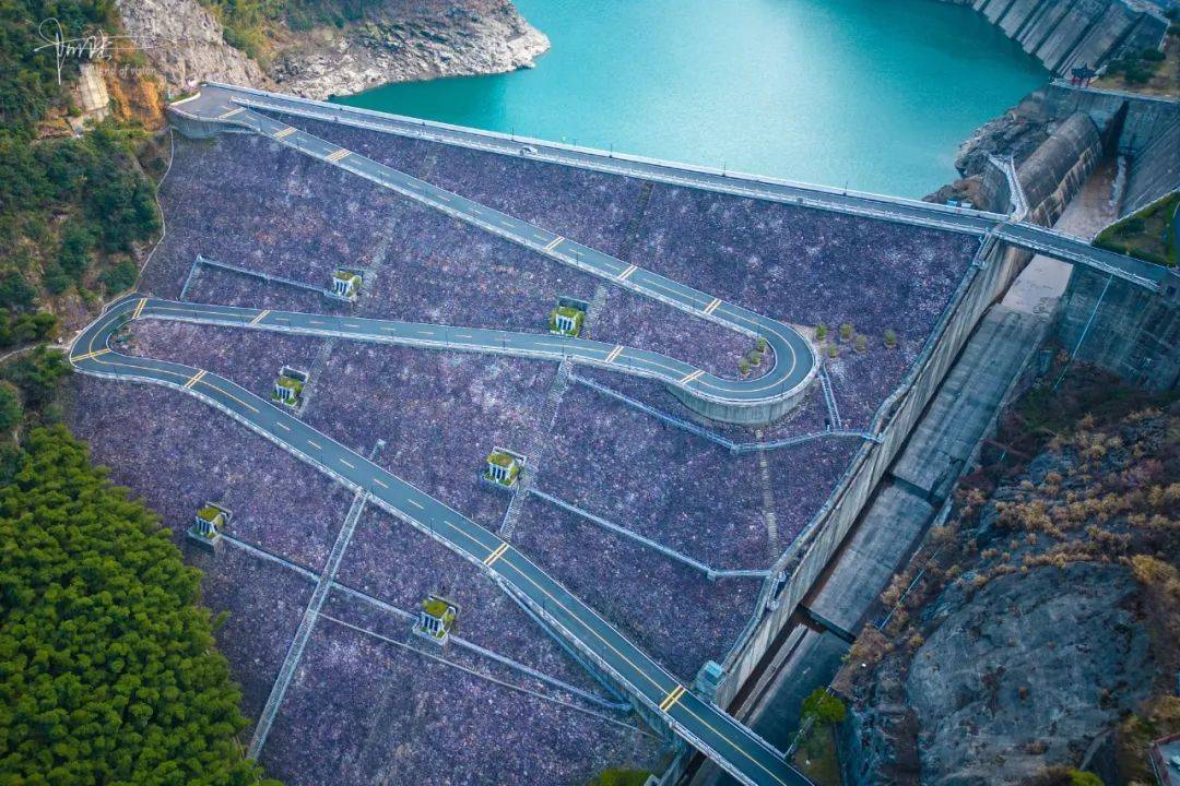电影《飞驰人生》就在这里取过景_水库_管理方_盘山公路