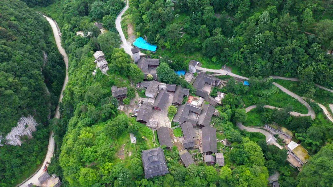贵州有座"神奇"的古寨,建在悬崖山顶上,与世隔绝宛如世外桃源_寨子